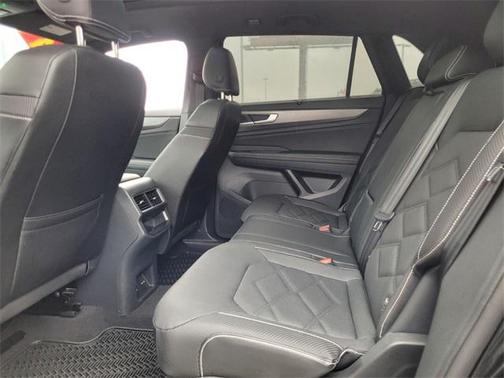 2024 Volkswagen Atlas Cross Sport 2.0T SE w/Technology 4MOTION