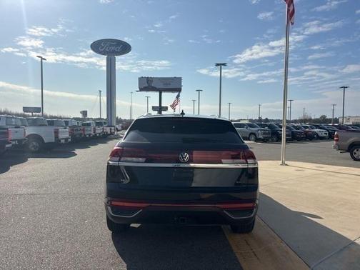 2024 Volkswagen Atlas Cross Sport 2.0T SE w/Technology 4MOTION