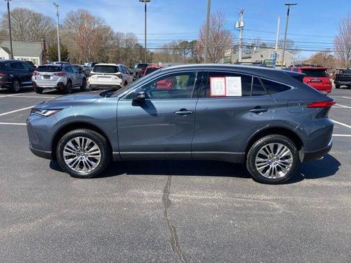 Coastal Gray Metallic 2023 Toyota Venza XLE