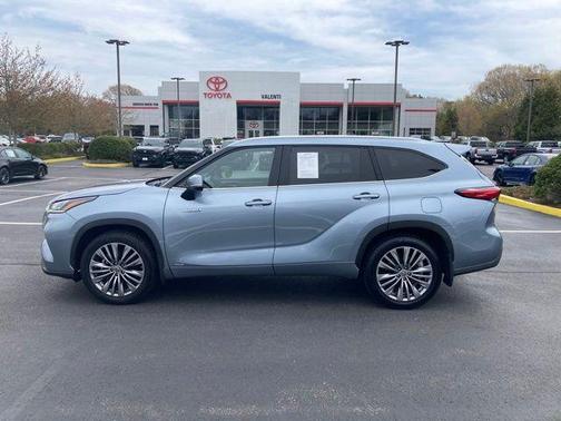 Moon Dust 2021 Toyota Highlander Hybrid Platinum