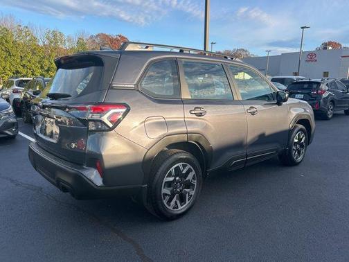 2025 Subaru Forester Base