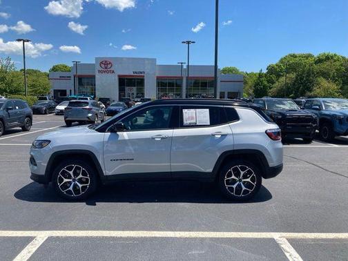 Silver Zynith 2025 Jeep Compass Limited
