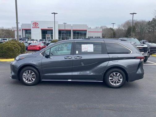 2025 Toyota Sienna XLE