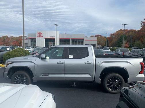 2025 Toyota Tundra Hybrid Platinum