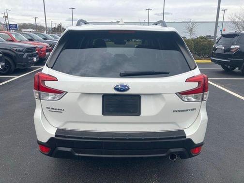 Crystal White Pearl 2020 Subaru Forester Limited