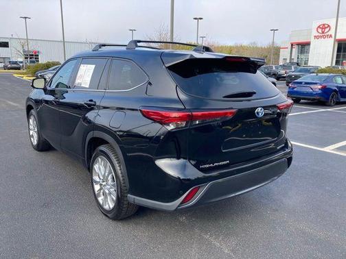 Midnight Black Metallic 2023 Toyota Highlander Hybrid Limited