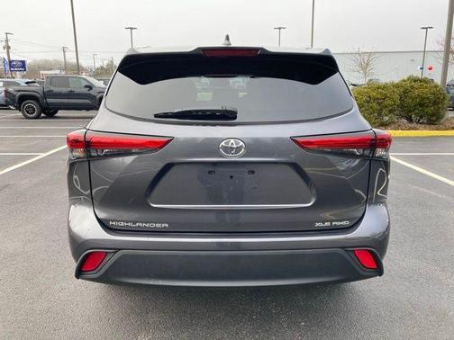 Magnetic Gray Metallic 2023 Toyota Highlander XLE