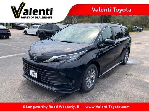 2025 Toyota Sienna LE