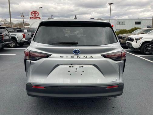 2024 Toyota Sienna XLE