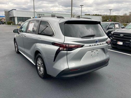 2024 Toyota Sienna XLE