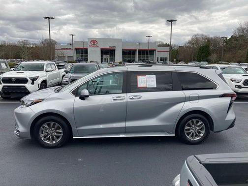 2024 Toyota Sienna XLE