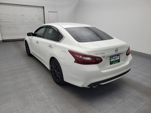 White 2018 Nissan Altima 2.5 SV
