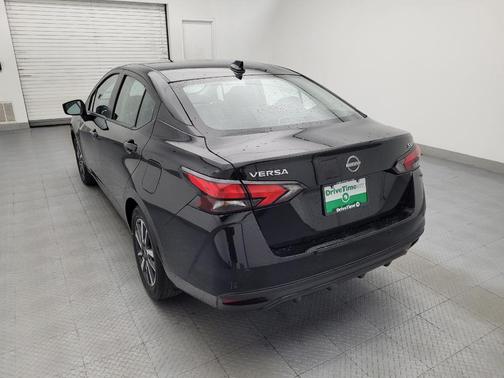 Super Black 2024 Nissan Versa 1.6 SV