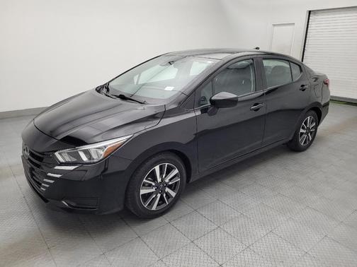 Super Black 2024 Nissan Versa 1.6 SV