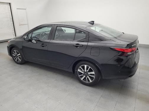 Super Black 2024 Nissan Versa 1.6 SV