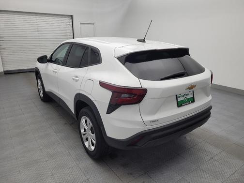 Summit White 2024 Chevrolet Trax LS