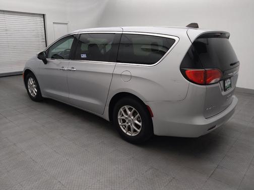 Silver Mist Clearcoat 2023 Chrysler Voyager LX
