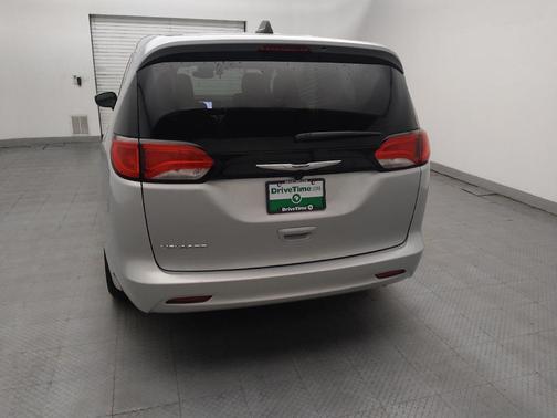 Silver Mist Clearcoat 2023 Chrysler Voyager LX