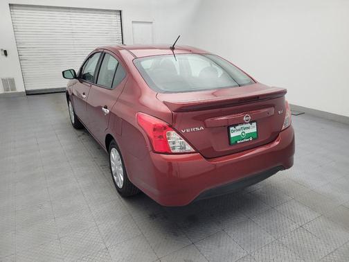 Cayenne Red Metallic 2019 Nissan Versa 1.6 SV
