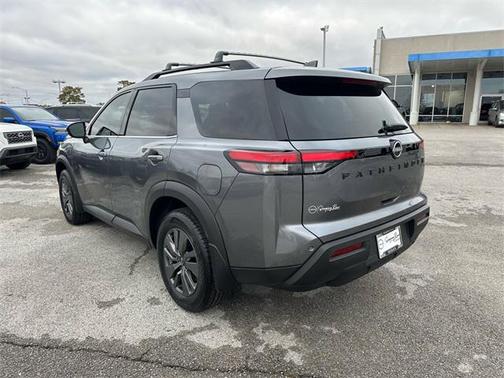 2025 Nissan Pathfinder SV FWD