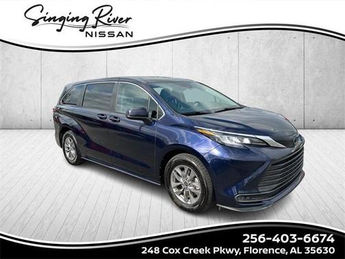 2022 Toyota Sienna LE