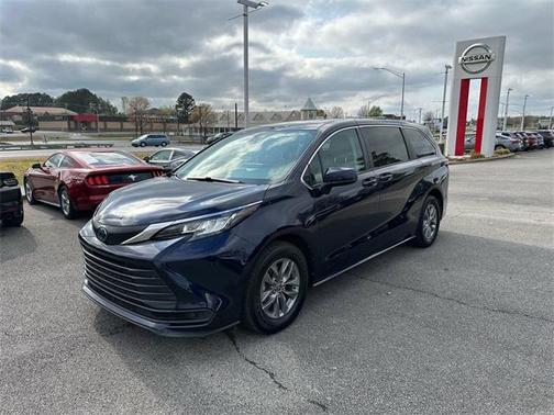 2022 Toyota Sienna LE