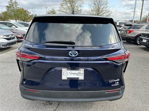 2022 Toyota Sienna LE