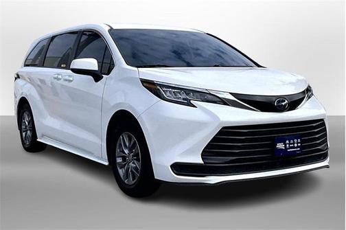 2023 Toyota Sienna LE