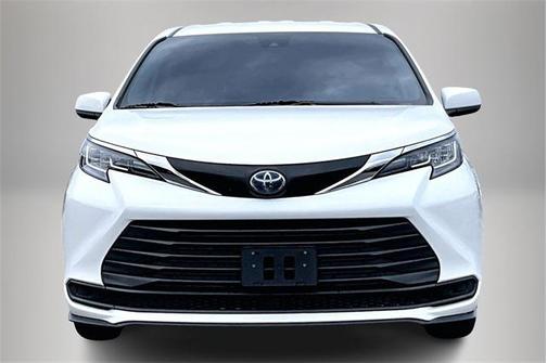 2023 Toyota Sienna LE