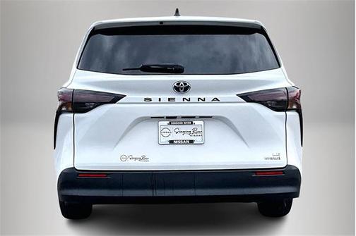 2023 Toyota Sienna LE