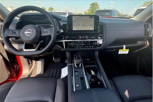 2025 Nissan Pathfinder SL FWD