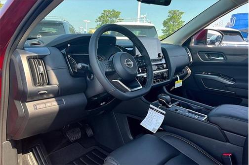 2025 Nissan Pathfinder SL FWD