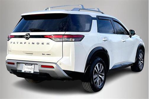 2023 Nissan Pathfinder SL 4WD