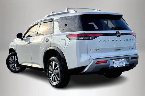 2023 Nissan Pathfinder SL 4WD