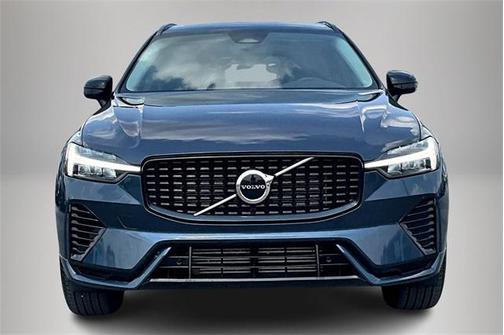 2024 Volvo XC60 Recharge Plug-In Hybrid T8 Core Dark Theme