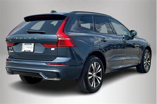2024 Volvo XC60 Recharge Plug-In Hybrid T8 Core Dark Theme