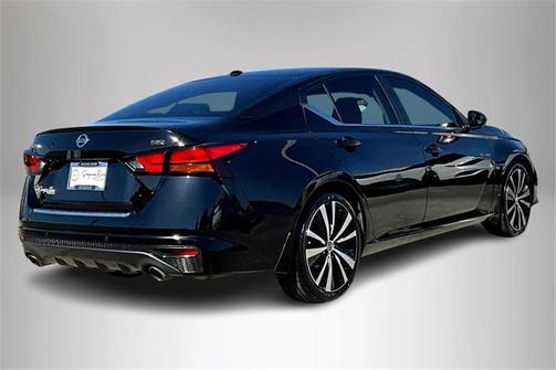 2021 Nissan Altima SR FWD