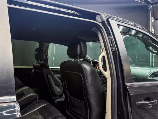 Black Onyx Crystal Pearlcoat 2019 Dodge Grand Caravan SXT