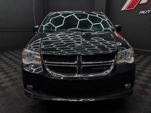 Black Onyx Crystal Pearlcoat 2019 Dodge Grand Caravan SXT