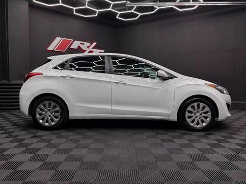 2017 Hyundai Elantra GT Base