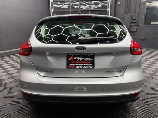White Platinum Metallic Tri-Coat 2017 Ford Focus Electric Base