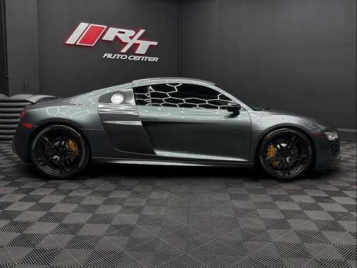 Black 2014 Audi R8 5.2