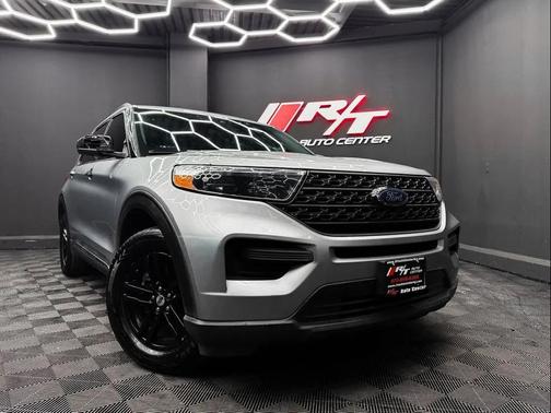 Iconic Silver Metallic 2020 Ford Explorer XLT