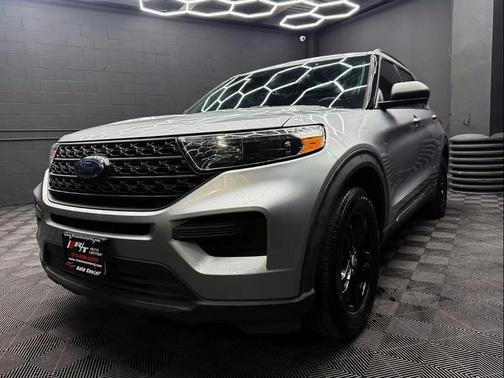 Iconic Silver Metallic 2020 Ford Explorer XLT