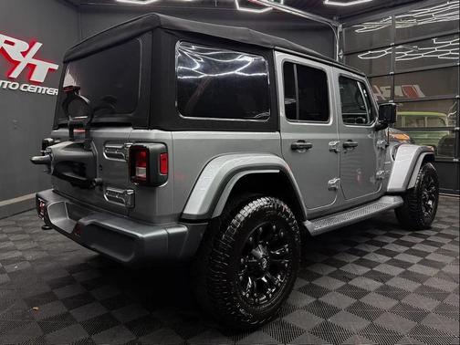Billet Silver Metallic Clearcoat 2018 Jeep Wrangler Unlimited Sahara