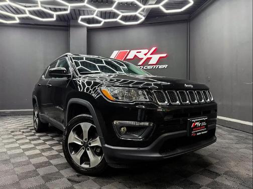 Diamond Black Crystal Pearlcoat 2018 Jeep Compass Latitude