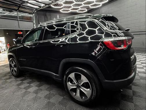 Diamond Black Crystal Pearlcoat 2018 Jeep Compass Latitude
