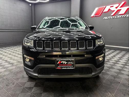 Diamond Black Crystal Pearlcoat 2018 Jeep Compass Latitude