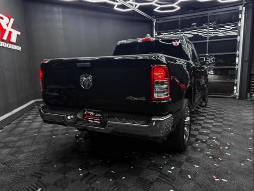 Diamond Black Crystal Pearlcoat 2019 RAM 1500 Big Horn