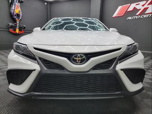 Ice Cap 2023 Toyota Camry SE
